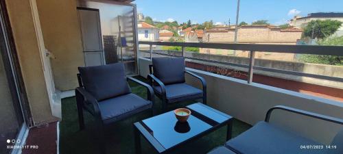 Facilities, studio proche gare et ville in Laval