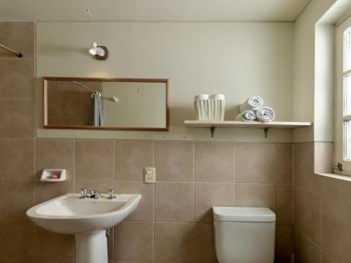 Deluxe Room image 6