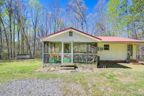 Serene Home Between Lake Jocassee and Lake Keowee!