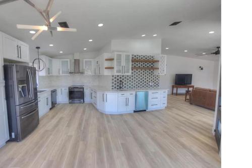 Bush Master Suite, Keys canal