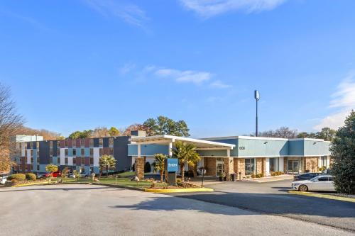 Red Roof Inn PLUS+ & Suites Atlanta-Cumberland/Vinings - image 6