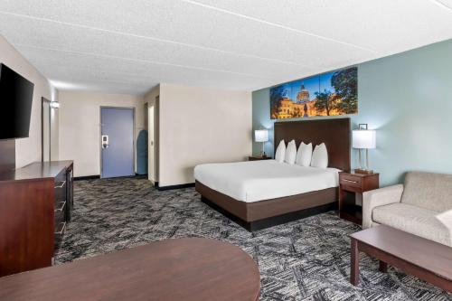 Red Roof Inn PLUS+ & Suites Atlanta-Cumberland/Vinings - image 6