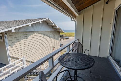 Waves Oceanfront Resort - image 26
