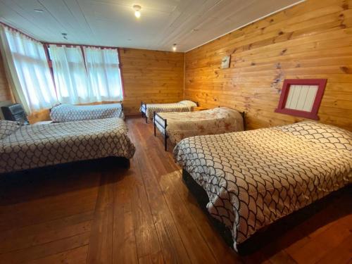 5 twin beds