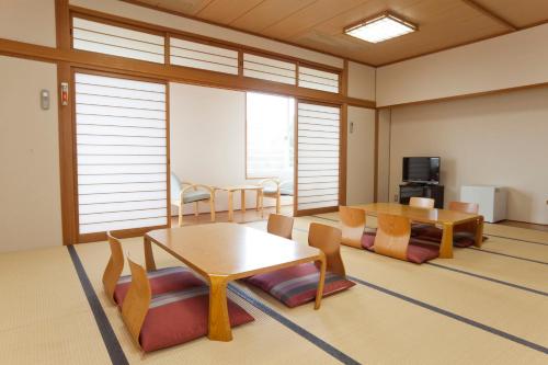 4 futon beds