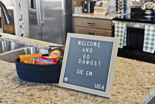 2 King Beds, Arcade Room, Mins from DT & UGA 2 King Beds, Arcade Room, Mins from DT & UGA