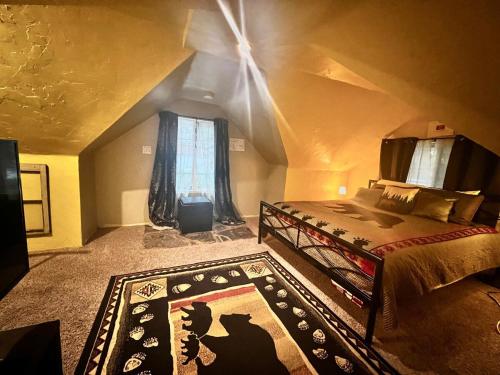 Cozy Yosemite Cabin with Hot Tub in the Pines in Fish Camp (CA)
