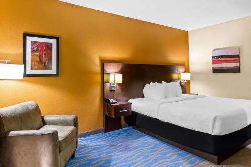 Best Western St. Louis Airport North Hotel & Suites - image 2