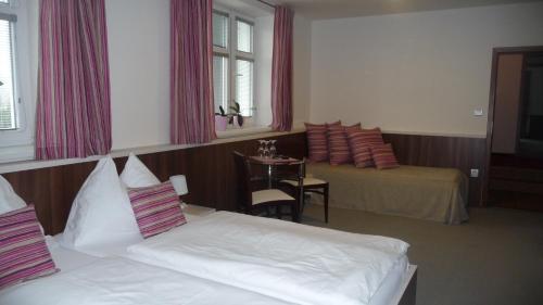 Graphic Hotel - image 6