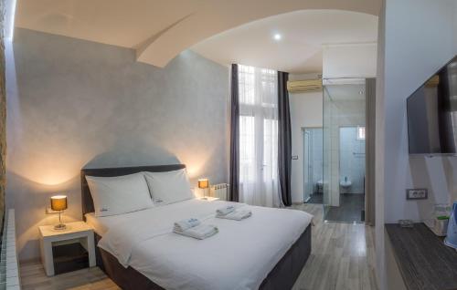 1 queen bed