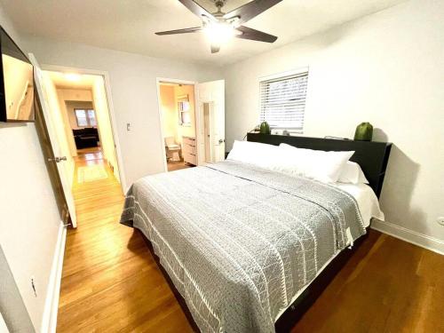 Large Private Ranch - Master Bedroom Suite with King Bed and private Bathroom - Fenced Yard - Pets & Kids Welcome - Pool Table, Columbus (foto 8)
