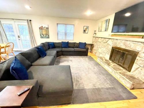 Large Private Ranch - Master Bedroom Suite with King Bed and private Bathroom - Fenced Yard - Pets & Kids Welcome - Pool Table, Columbus (foto 9)