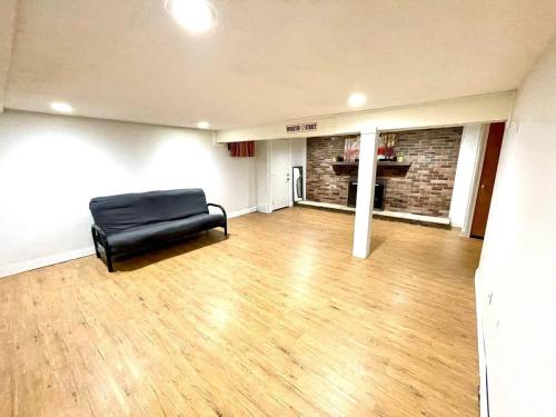 Large Private Ranch - Master Bedroom Suite with King Bed and private Bathroom - Fenced Yard - Pets & Kids Welcome - Pool Table, Columbus (foto 10)