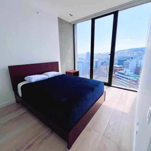 Minimalist Suite in the Tallest Building IQON