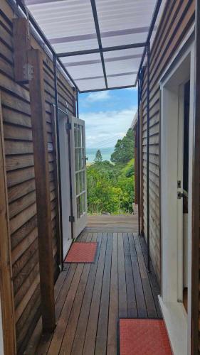 A szálláshely kívülről, Kōtare Cabin, Thames Coast (Kotare Cabin, Thames Coast) in Tapu