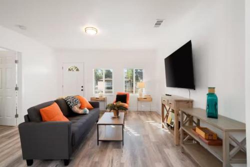 Central 2BR 1BA & Arcade Crib in the heart of Sac Central 2BR 1BA & Arcade Crib in the heart of Sac