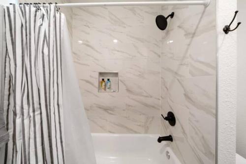 Central 2BR 1BA & Arcade Crib in the heart of Sac Central 2BR 1BA & Arcade Crib in the heart of Sac