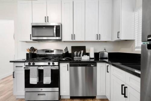 Central 2BR 1BA & Arcade Crib in the heart of Sac Central 2BR 1BA & Arcade Crib in the heart of Sac