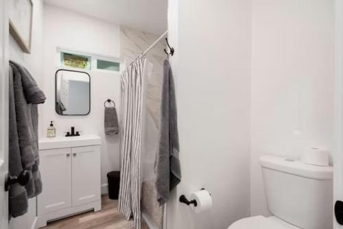 Central 2BR 1BA & Arcade Crib in the heart of Sac Central 2BR 1BA & Arcade Crib in the heart of Sac