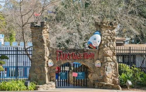 Central 2BR 1BA & Arcade Crib in the heart of Sac Central 2BR 1BA & Arcade Crib in the heart of Sac