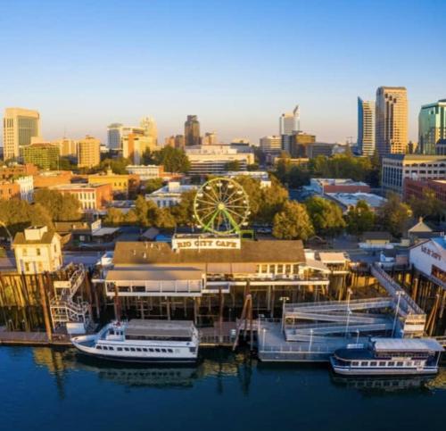 Central 2BR 1BA & Arcade Crib in the heart of Sac Central 2BR 1BA & Arcade Crib in the heart of Sac