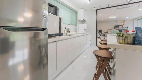 Pause Kids Pool Viila in Dundeok-dong