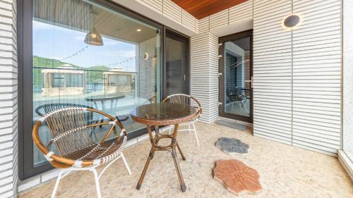 room detail thumbnail 1