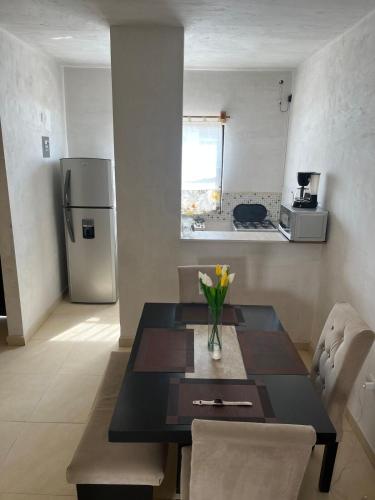 Minimalist House Equipped in โกเมซ ปาลาซิโอ