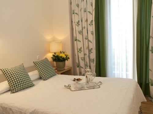 The Park Hotel Piraeus - image 4