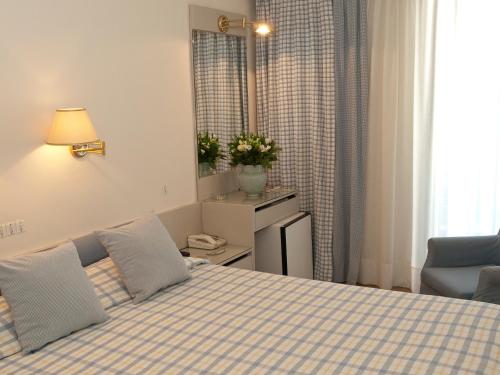 The Park Hotel Piraeus - image 9