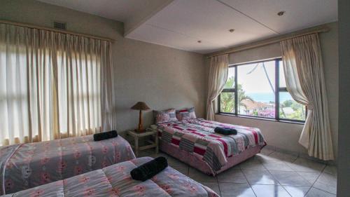 Five-Bedroom House image 10
