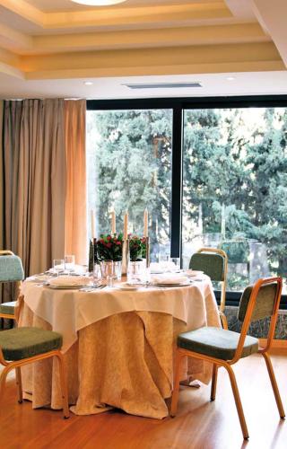The Park Hotel Piraeus - image 2