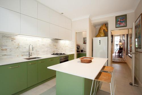 Kitchen, Art-Filled Designer Terrace in Chic Woollahra in Woollahra