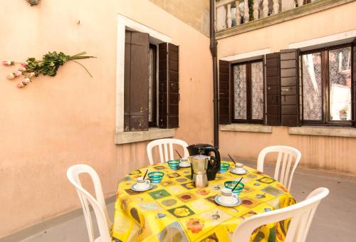 Lustraferi Apartment - image 2