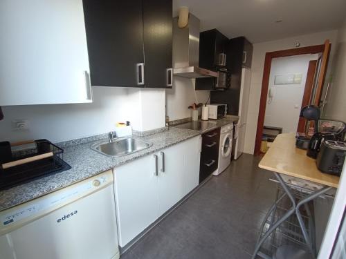 Konyha, Ground floor with garden and pool in Castaneda