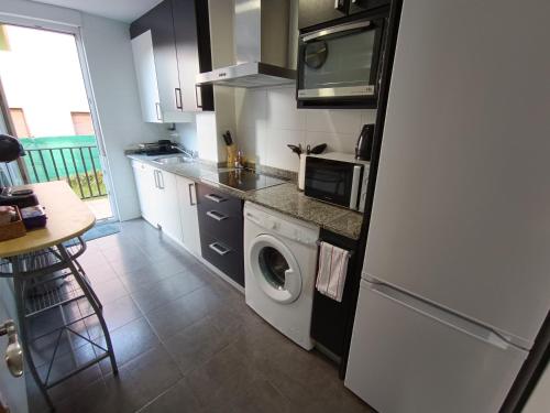 Konyha, Ground floor with garden and pool in Castaneda