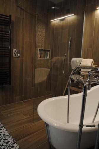 淋浴間, Suite au château - Domaine de la Gavolerie (Suite au chateau - Domaine de la Gavolerie) in 聖加來