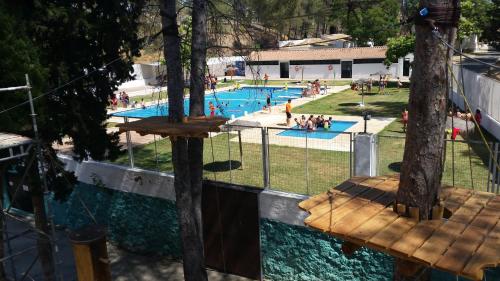 Spēļu laukums, CENTRO DE OCIO ALUA Bungalows Camping Rafting Benameji in Benameji