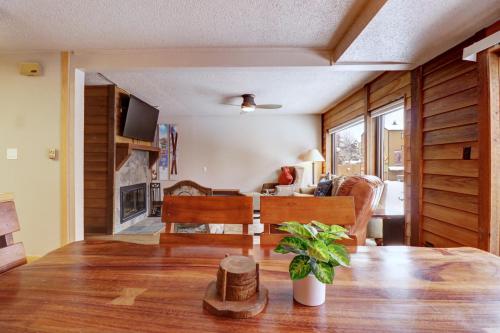 AN202 Anaconda 2Br 2Ba condo