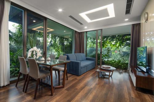 room detail thumbnail 1