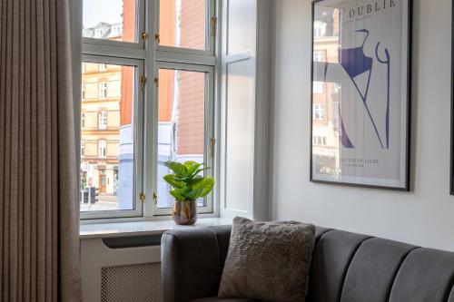 Lovely Apartment by w Bathtub and Balcony - image 2
