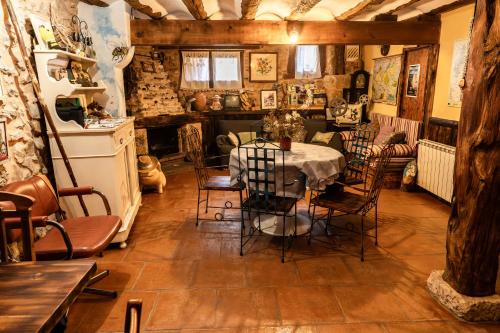 CASA RURAL EL BÚ - B&B Alto Tajo Alojamiento Rural Guadalajara (CASA RURAL EL BU - B&B Alto Tajo Alojamiento Rural Guadalajara) in 佩拉萊霍斯德拉斯特魯查斯