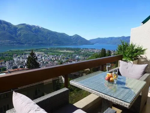 Collina d'Oro C14 by Fewotessin in Orselina, Schweiz
