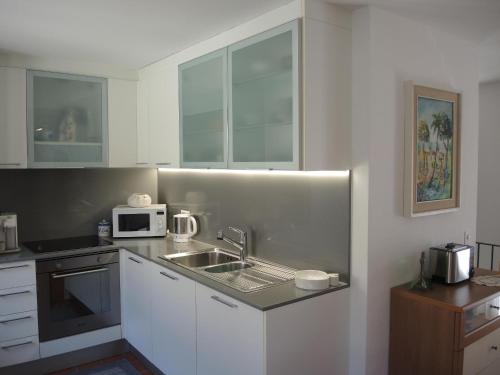 Casa Gialla by Fewotessin in Tegna