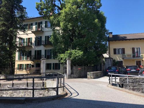 Casa Gialla by Fewotessin in Tegna