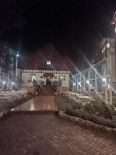 Maršal, Titova vila (Marsal, Titova vila) in Palisad