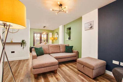 Lovely 3BR House - Free Parking - Long Stays Welcome!, Manchester