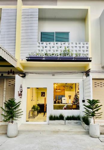 Twins cafe & Room