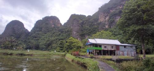 Berua homestay Rammang Rammang in Bonto Lempangan