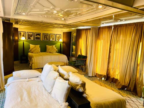 room detail thumbnail 0